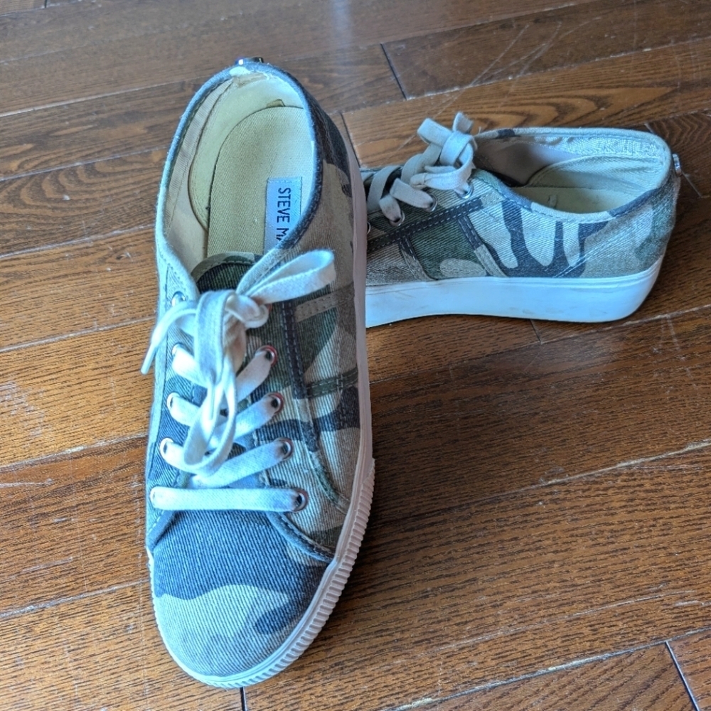 Steve Madden Emmi camouflage chunky platform sneakers women's size 8M